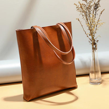 Alma | Classic Leather Tote Bag – Slim Handles & Spacious Interior